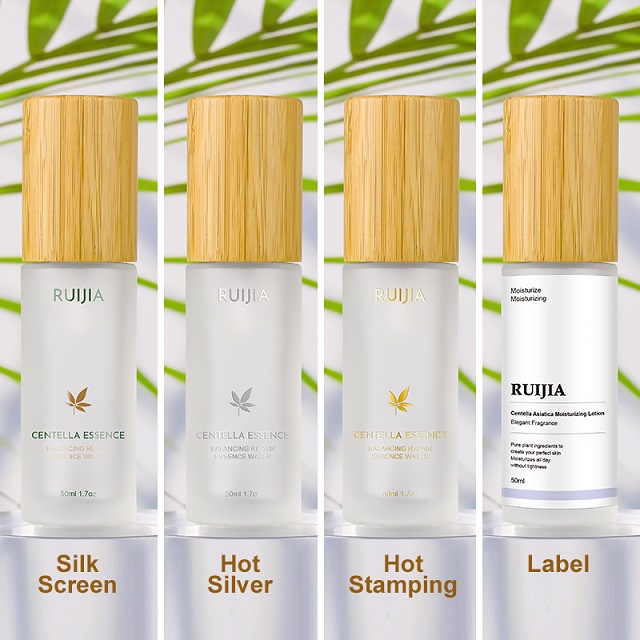 glass cosmetic bottle with bamboo lid Стеклянная косметическая бутылка с бамбуковой крышкой