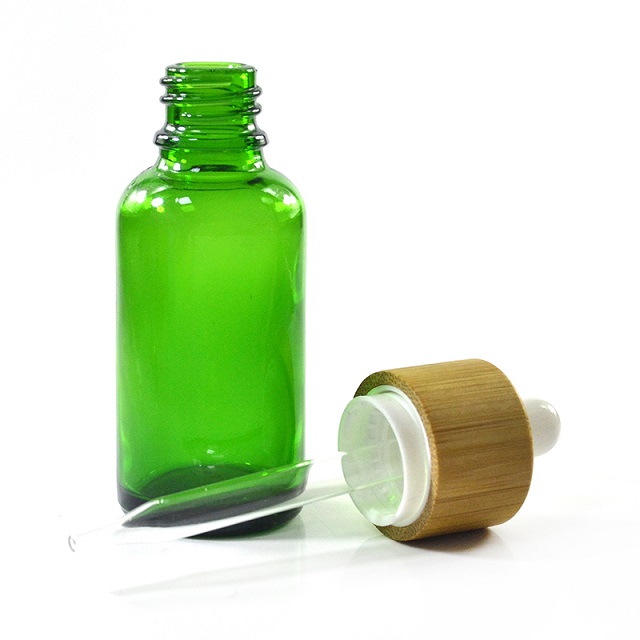 Glass dropper bottle with bamboo lid Стеклянный флакон-капельница с бамбуковой крышкой.