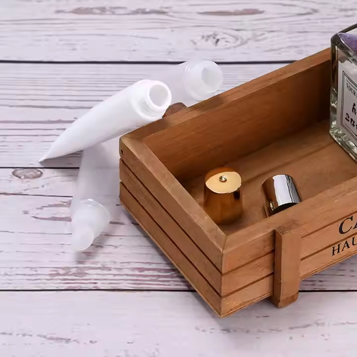 Пустые губы глянцевые трубки 10 мл прозрачные переполненные трубки для сжима