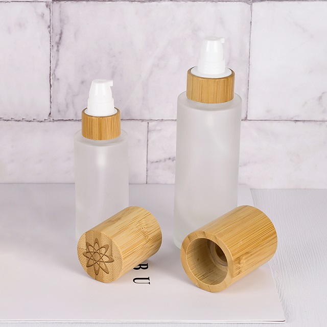 Горячая продажа, многоразовая косметическая упаковка, пустые дорожные матовые прозрачные стеклянные бутылки с распылителем для лосьона и бамбуковой крышкой