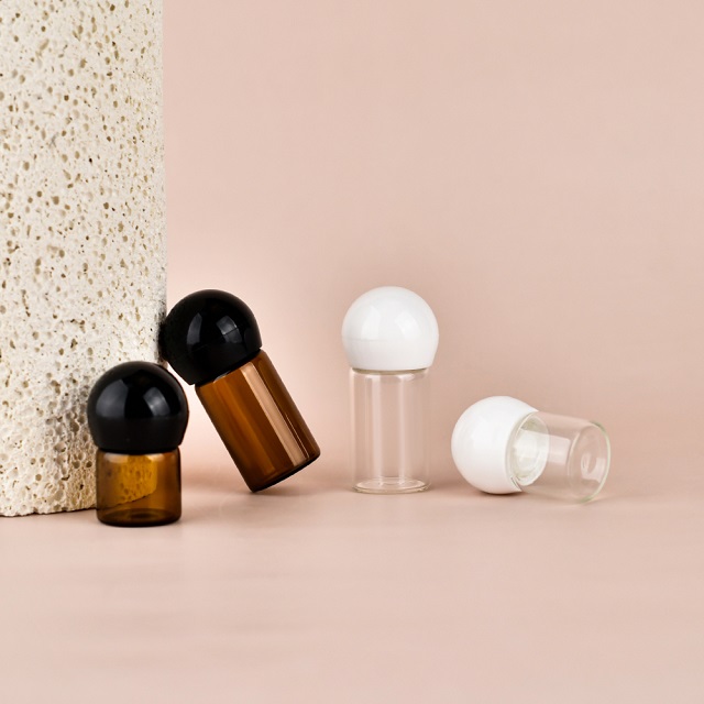 Оптовая продажа прозрачный коричневый 1 мл 2 мл 3 мл маленькая шариковая крышка бутылка эфирного масла пустой контейнер для ухода за лицом косметическая упаковка