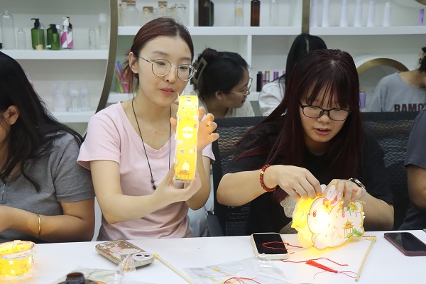 С Праздником середины осени и Национальным днем ​​1