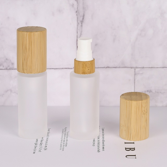 Роскошный 30 мл 50 мл 100 мл Пустой крем-лосьон для ухода за кожей Стеклянный спрей Круглый матовый прозрачный косметический флакон Упаковка с бамбуковой крышкой насоса